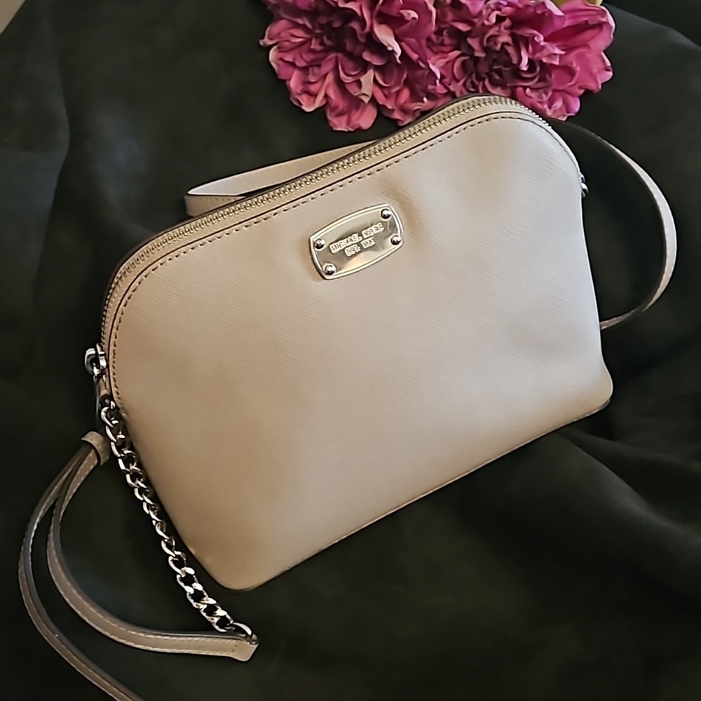 Michael Kors Cindy Dome Crossbody Purse in Light Gray NWOT